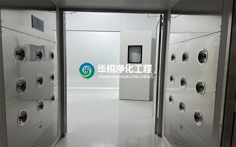 十萬(wàn)級(jí)無(wú)塵車(chē)間裝修帶風(fēng)淋室通道效果圖